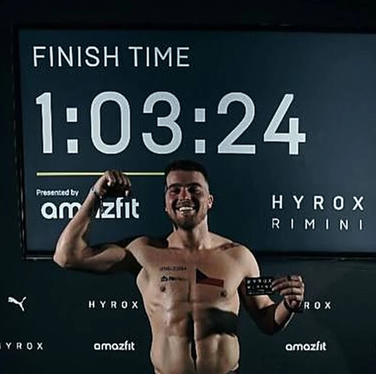 Jakub Majerčák v cíli HYROX Rimini 2026 s časem 1:03:24